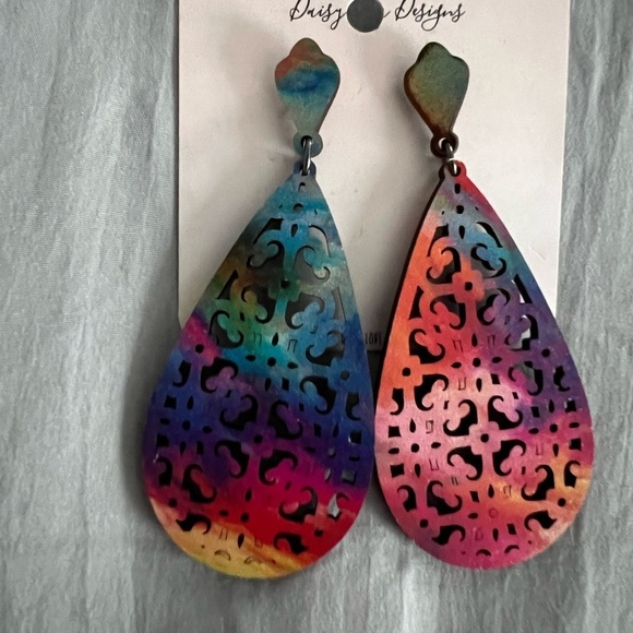 New Daisy Ray Designs Laser Cut Wood Earrings - Picture 2 of 3